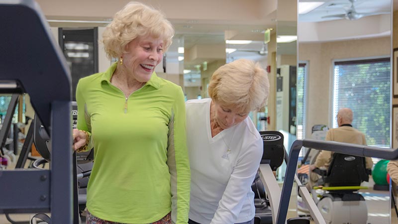 A fitness trainer help women in the gym